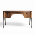 Schreibtisch aus massiver Eiche mit einer Größe von 120 x 60 x 75 cm und eleganten Metallbeinen